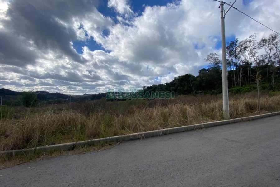 Terreno com 319m², no bairro Nossa Senhora das Graças em Caxias do Sul para Comprar