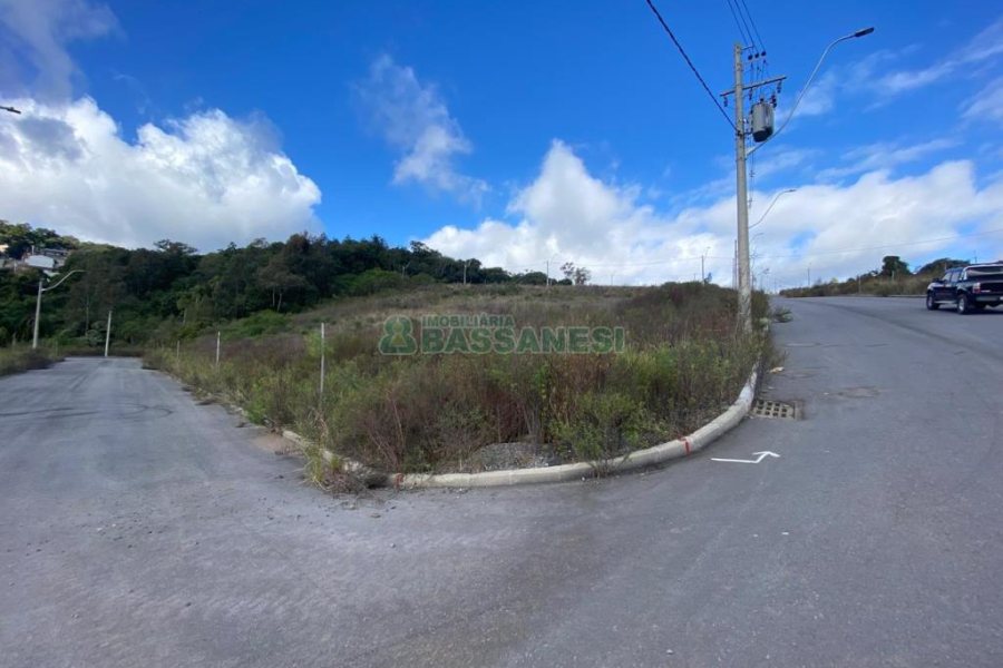 Terreno com 319m², no bairro Nossa Senhora das Graças em Caxias do Sul para Comprar