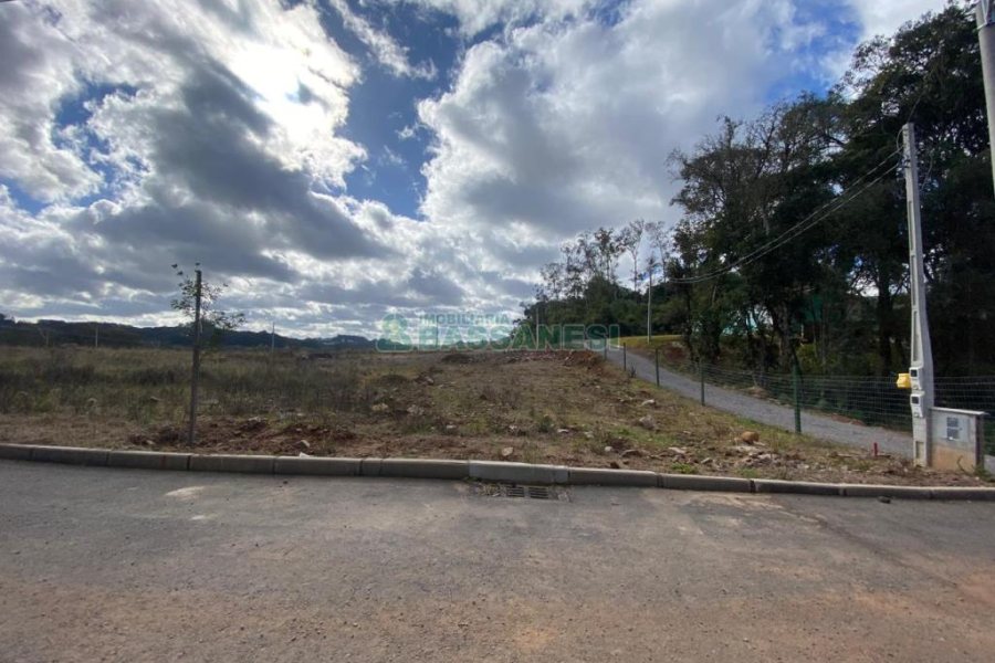 Terreno com 319m², no bairro Nossa Senhora das Graças em Caxias do Sul para Comprar