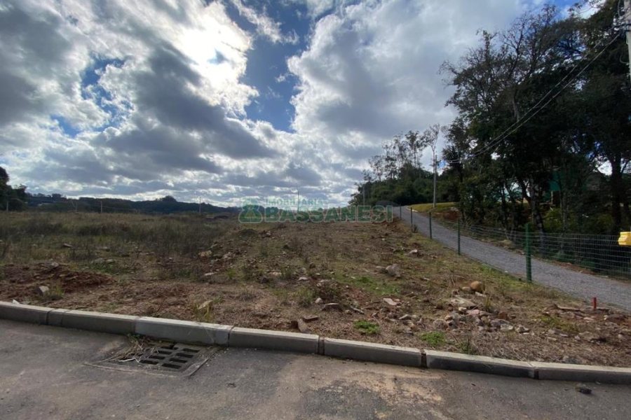 Terreno com 319m², no bairro Nossa Senhora das Graças em Caxias do Sul para Comprar