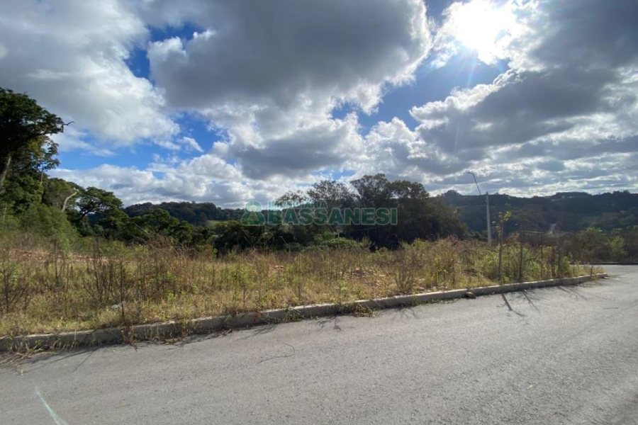 Terreno com 319m², no bairro Nossa Senhora das Graças em Caxias do Sul para Comprar