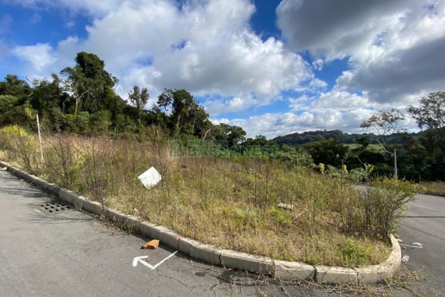 Terreno com 319m², no bairro Nossa Senhora das Graças em Caxias do Sul para Comprar