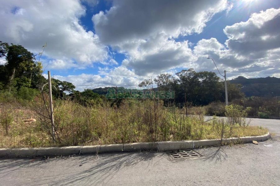 Terreno com 319m², no bairro Nossa Senhora das Graças em Caxias do Sul para Comprar