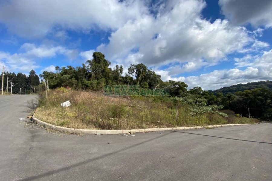 Terreno com 319m², no bairro Nossa Senhora das Graças em Caxias do Sul para Comprar