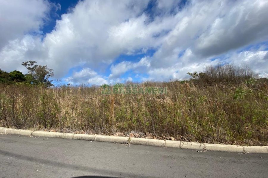 Terreno com 319m², no bairro Nossa Senhora das Graças em Caxias do Sul para Comprar