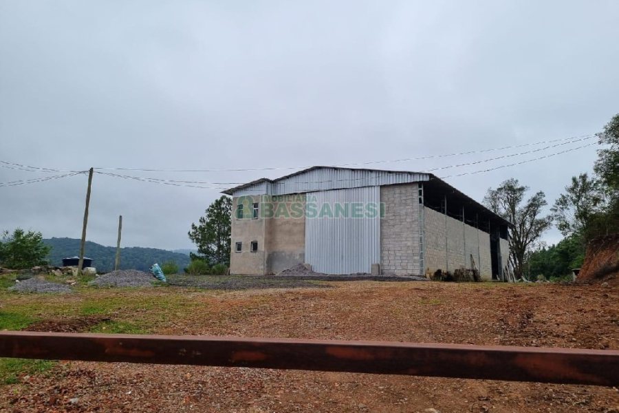 Pavilhão com 460m², no bairro Linha Feijo em Caxias do Sul para Alugar