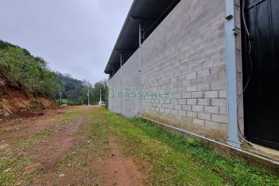 Pavilhão com 460m², no bairro Linha Feijo em Caxias do Sul para Alugar