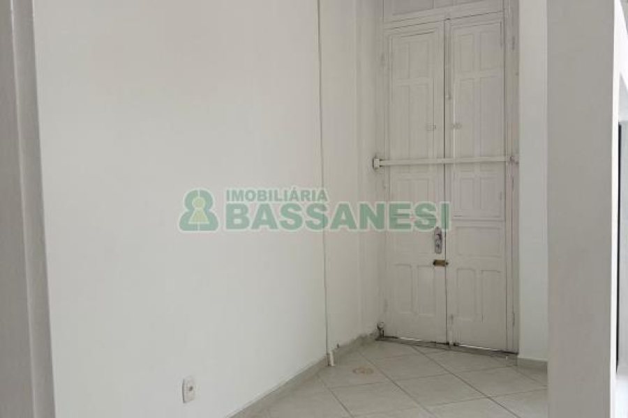 Sala com 103m², no bairro Centro em Caxias do Sul para Alugar