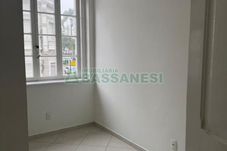 Sala com 103m², no bairro Centro em Caxias do Sul para Alugar
