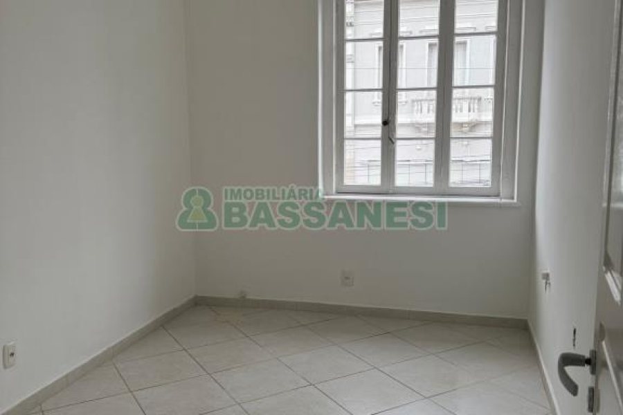 Sala com 103m², no bairro Centro em Caxias do Sul para Alugar
