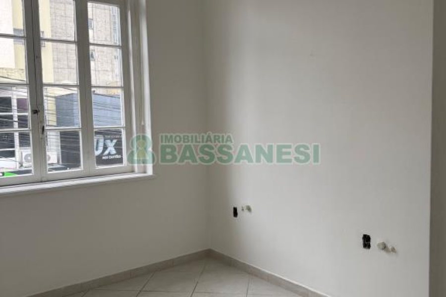 Sala com 103m², no bairro Centro em Caxias do Sul para Alugar