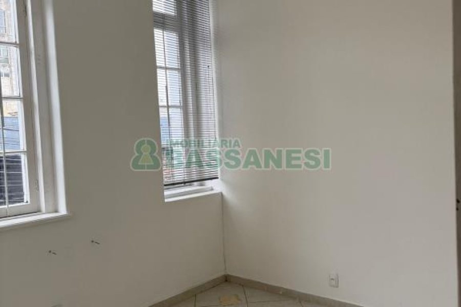 Sala com 103m², no bairro Centro em Caxias do Sul para Alugar