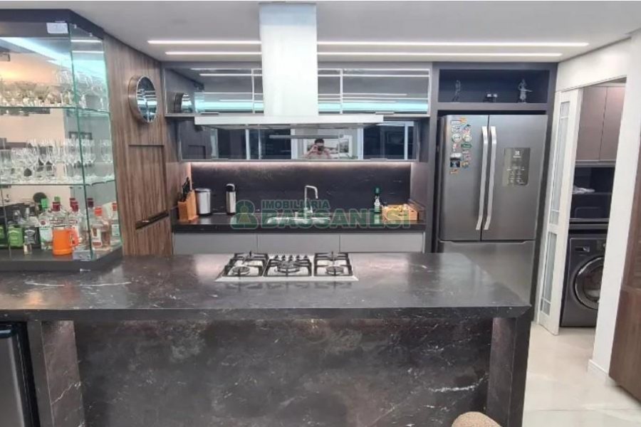 Apartamento com 95m², 2 dormitórios, 2 vagas, no bairro São José em Caxias do Sul para Comprar