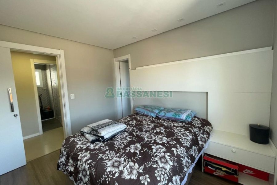 Apartamento com 87m², 2 dormitórios, 2 vagas, no bairro Santa Catarina em Caxias do Sul para Comprar