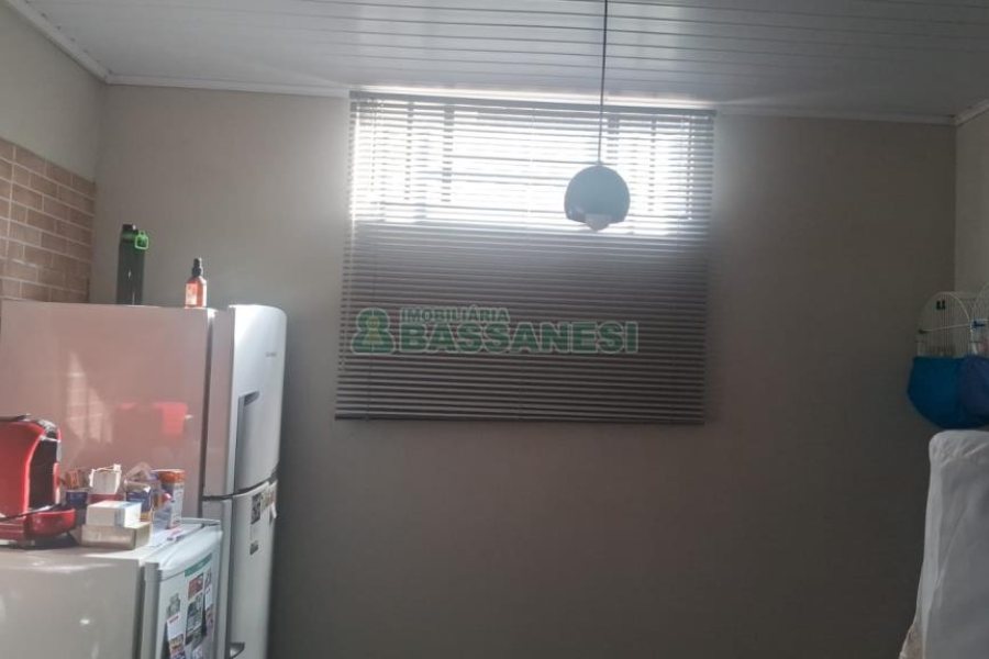 Sobrado com 45m², 2 dormitórios, 1 vaga, no bairro Colina do Sol em Caxias do Sul para Comprar