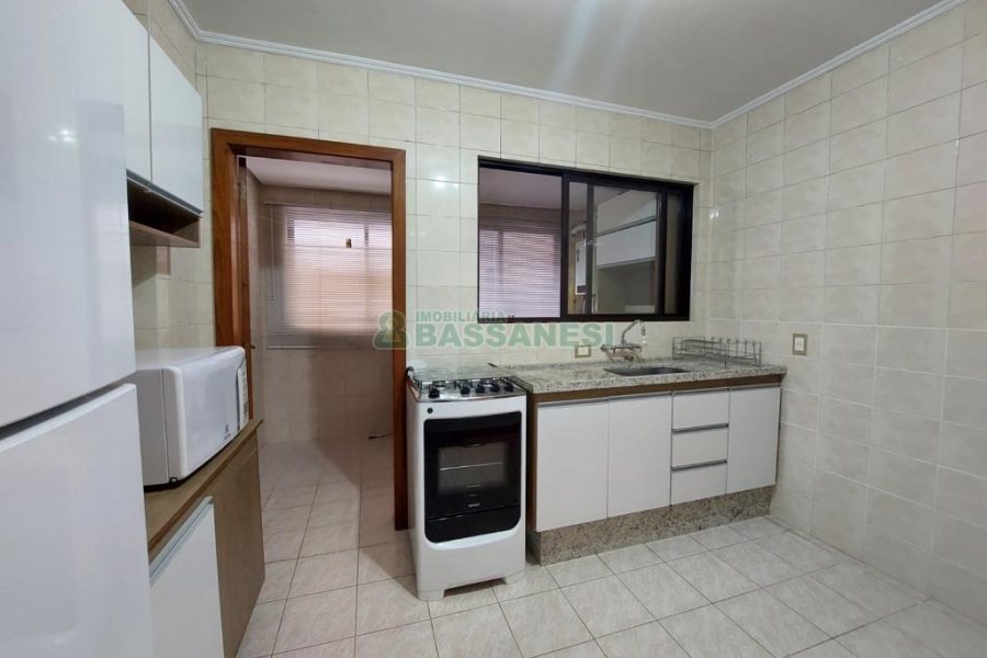 Apto Mobiliado com 90m², 2 dormitórios, 1 vaga, no bairro Madureira em Caxias do Sul para Alugar