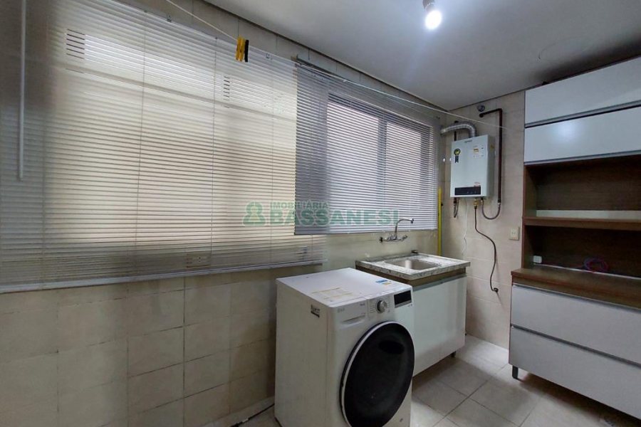 Apto Mobiliado com 90m², 2 dormitórios, 1 vaga, no bairro Madureira em Caxias do Sul para Alugar