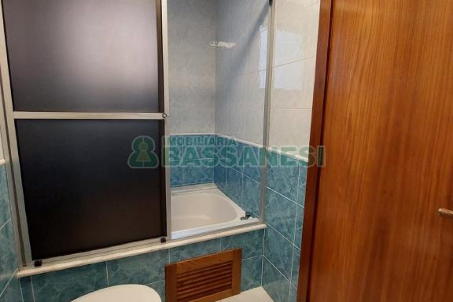 Apto Mobiliado com 90m², 2 dormitórios, 1 vaga, no bairro Madureira em Caxias do Sul para Alugar