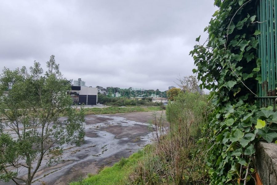 Terreno com 2000m², no bairro Nossa Senhora da Saúde em Caxias do Sul para Comprar