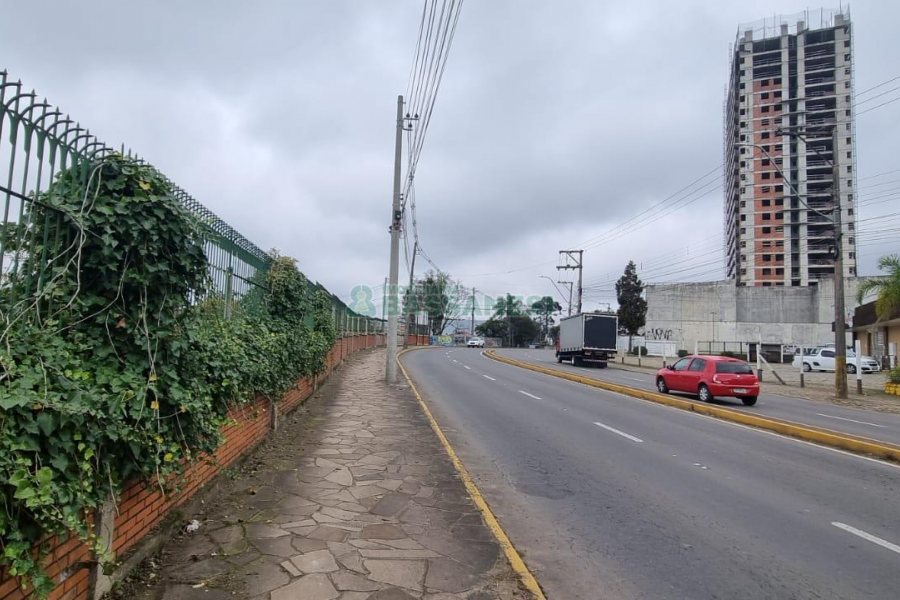 Terreno com 2000m², no bairro Nossa Senhora da Saúde em Caxias do Sul para Comprar