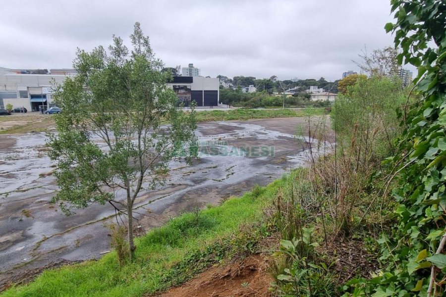 Terreno com 2000m², no bairro Nossa Senhora da Saúde em Caxias do Sul para Comprar