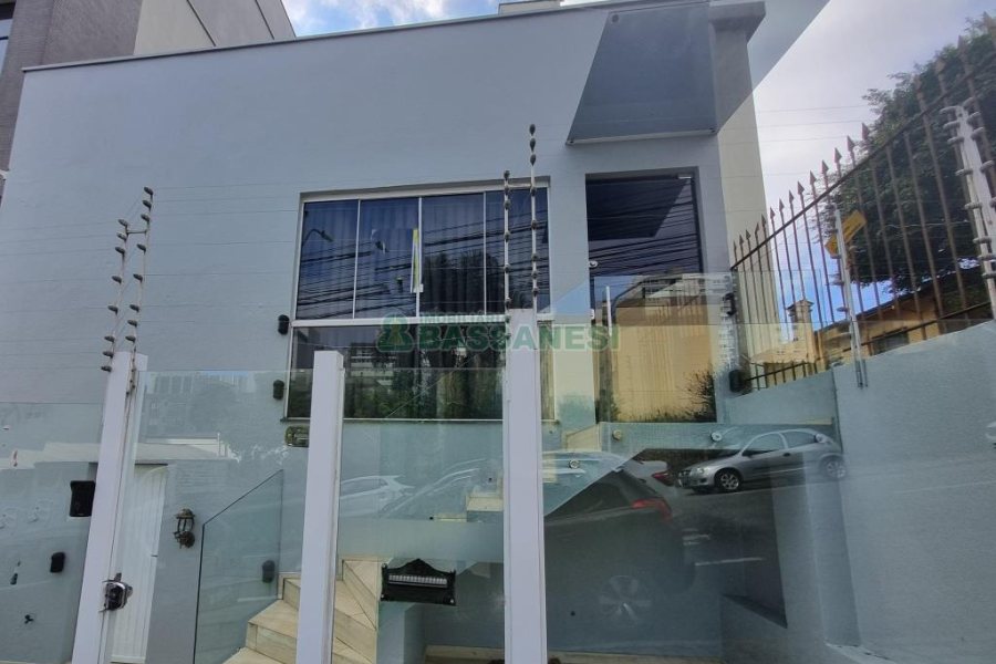 Casa Comercial com 120m², no bairro Exposição em Caxias do Sul para Alugar