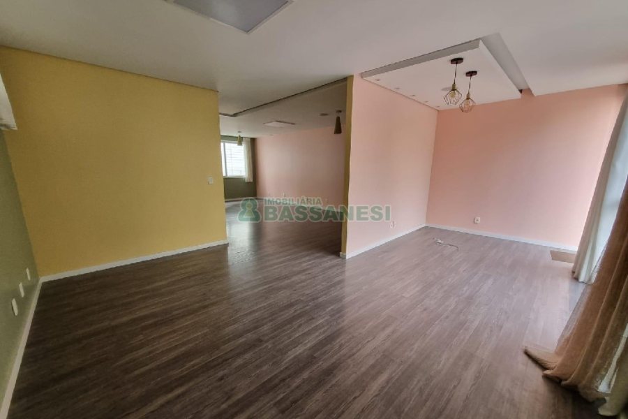 Casa Comercial com 120m², no bairro Exposição em Caxias do Sul para Alugar