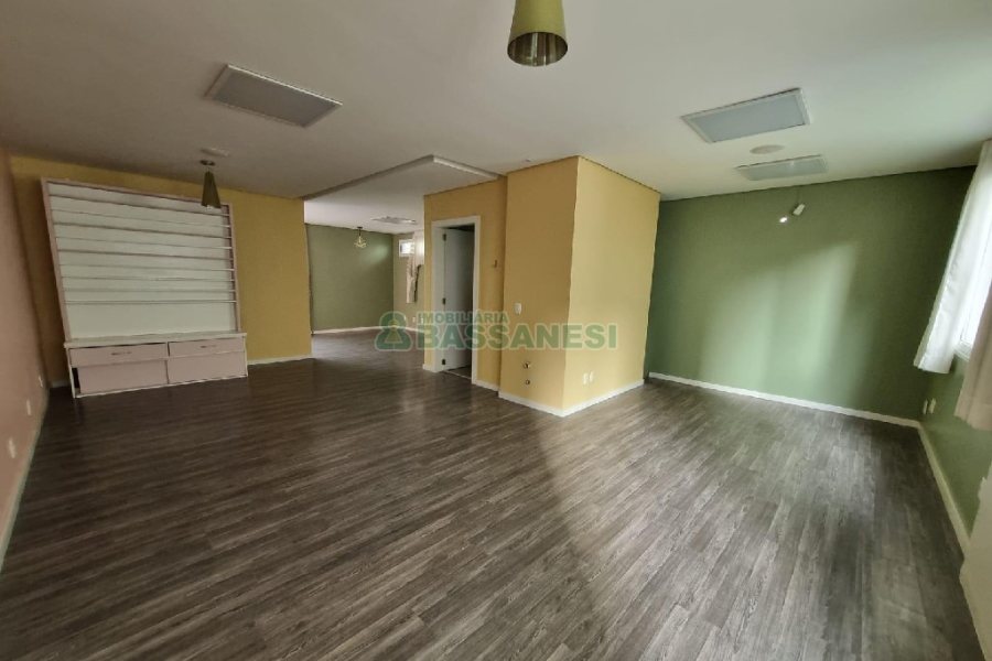 Casa Comercial com 120m², no bairro Exposição em Caxias do Sul para Alugar