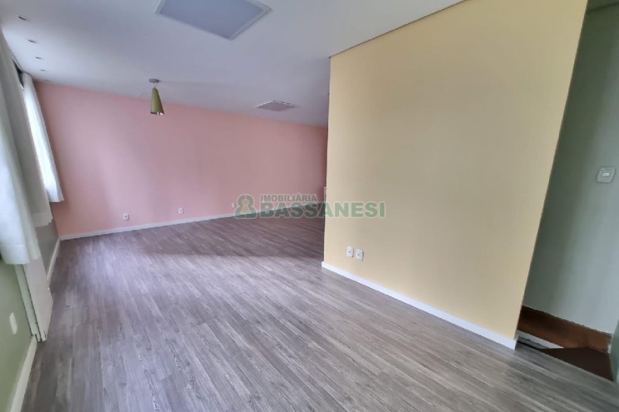Casa Comercial com 120m², no bairro Exposição em Caxias do Sul para Alugar