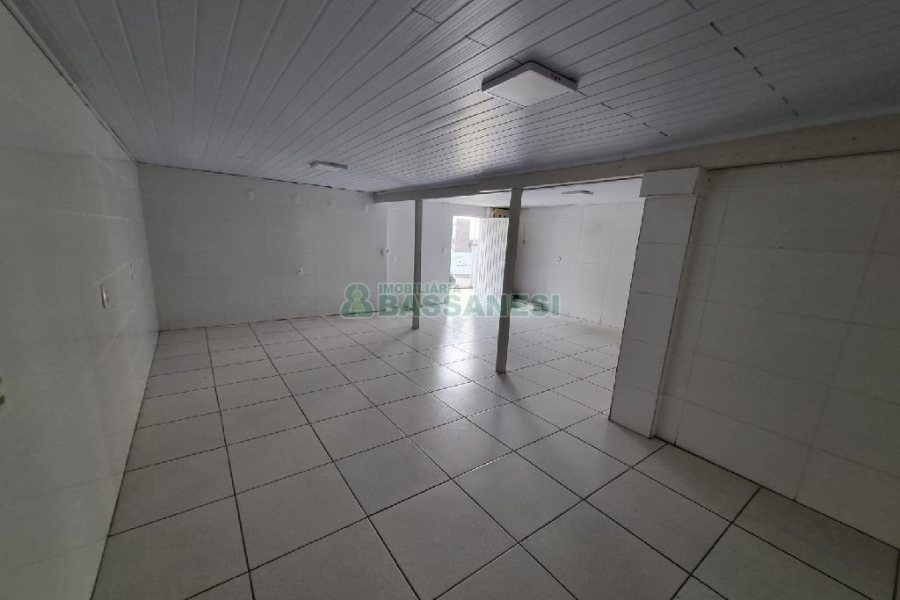 Casa Comercial com 120m², no bairro Exposição em Caxias do Sul para Alugar