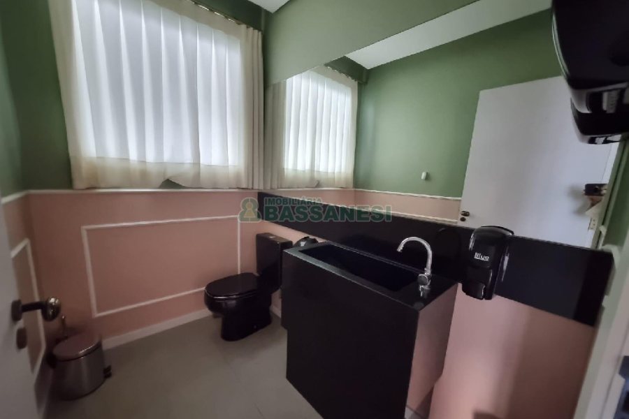 Casa Comercial com 120m², no bairro Exposição em Caxias do Sul para Alugar