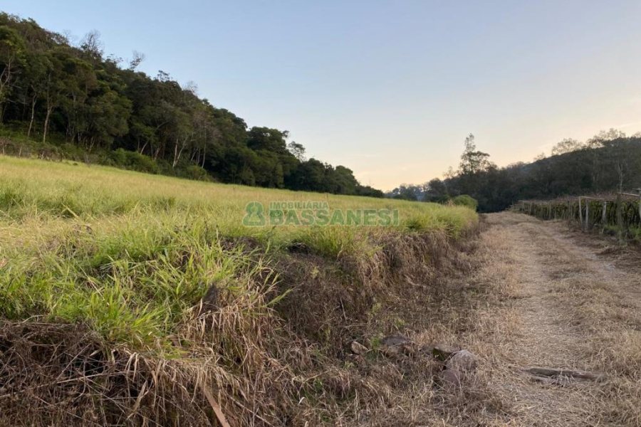 Terreno com 113285m², no bairro Vila Lobos em Caxias do Sul para Comprar