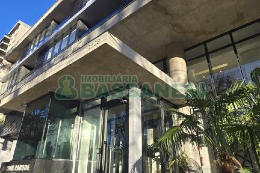 Sala com 81m², 1 vaga, no bairro Exposição em Caxias do Sul para Comprar