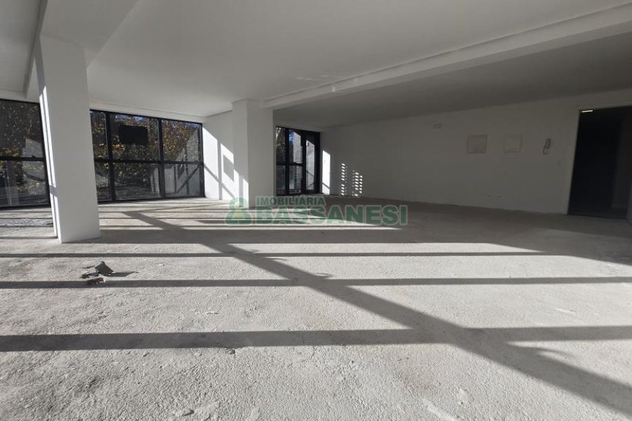 Sala com 81m², 1 vaga, no bairro Exposição em Caxias do Sul para Comprar