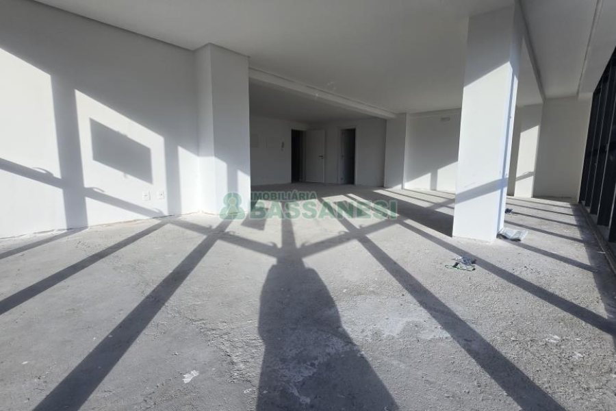 Sala com 81m², 1 vaga, no bairro Exposição em Caxias do Sul para Comprar