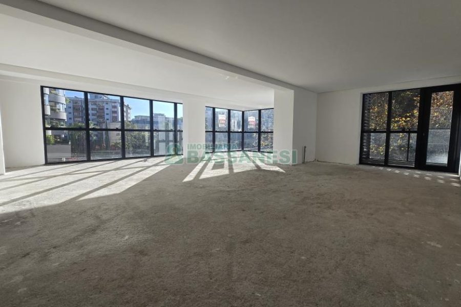 Sala com 81m², 1 vaga, no bairro Exposição em Caxias do Sul para Comprar