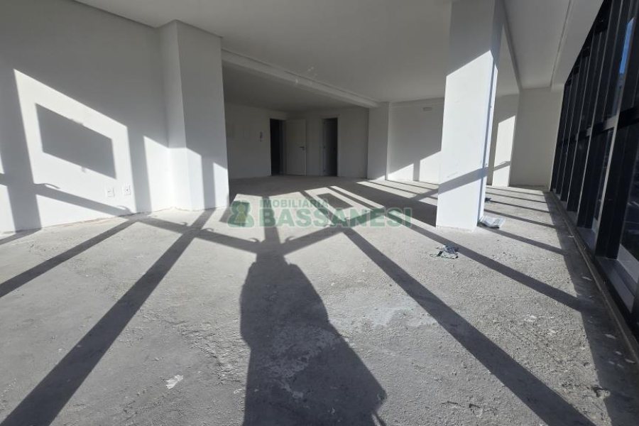 Sala com 81m², 1 vaga, no bairro Exposição em Caxias do Sul para Comprar