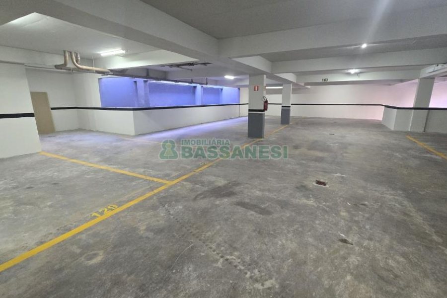 Sala com 81m², 1 vaga, no bairro Exposição em Caxias do Sul para Comprar