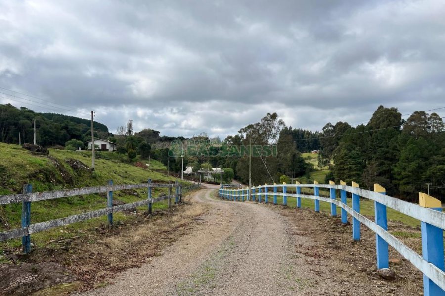 Chácara com 38200m², 3 dormitórios, no bairro Interior em São Marcos para Comprar