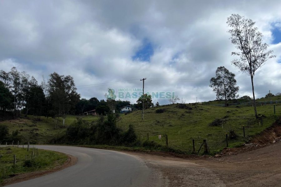 Chácara com 38200m², 3 dormitórios, no bairro Interior em São Marcos para Comprar