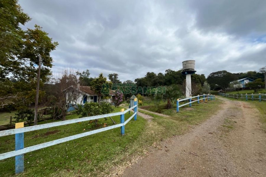 Chácara com 38200m², 3 dormitórios, no bairro Interior em São Marcos para Comprar