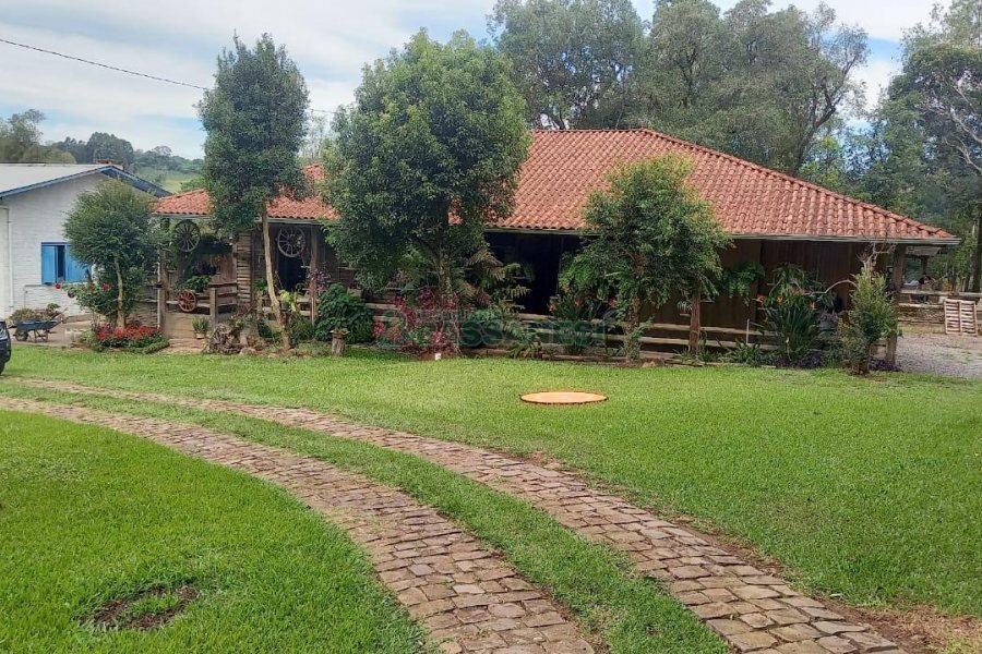 Chácara com 38200m², 3 dormitórios, no bairro Interior em São Marcos para Comprar