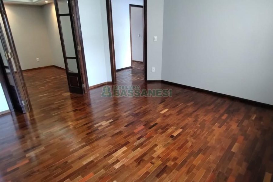 Apartamento com 180m², 3 dormitórios, 1 vaga, no bairro Cristo Redentor em Caxias do Sul para Alugar ou Comprar