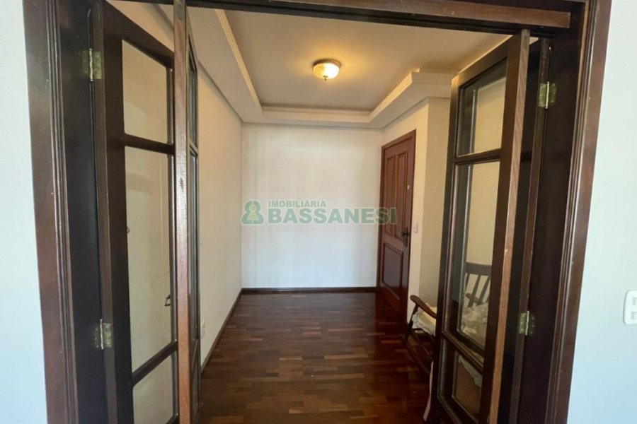 Apartamento com 180m², 3 dormitórios, 1 vaga, no bairro Cristo Redentor em Caxias do Sul para Alugar ou Comprar