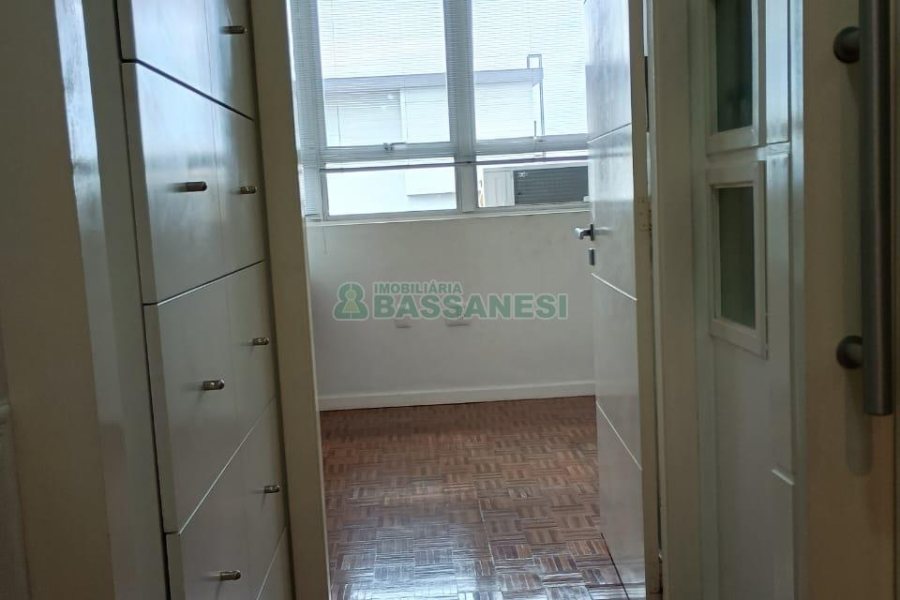Sala com 33m², no bairro Centro em Caxias do Sul para Comprar