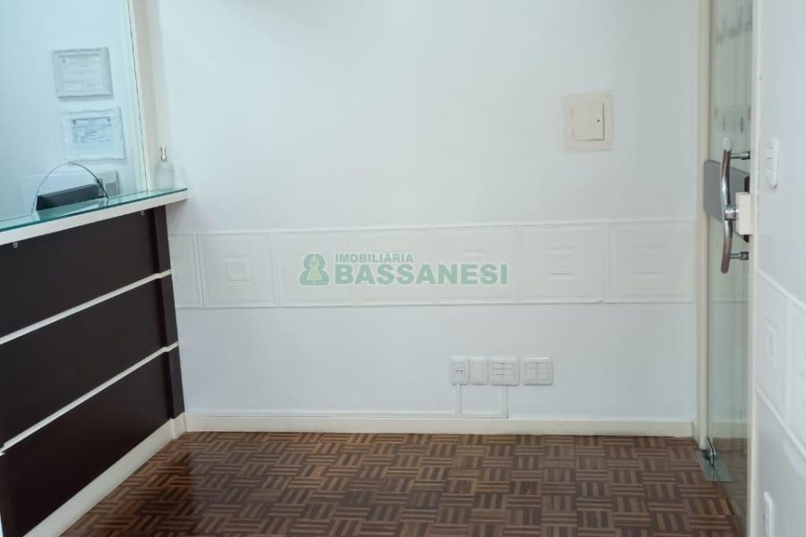 Sala com 33m², no bairro Centro em Caxias do Sul para Comprar