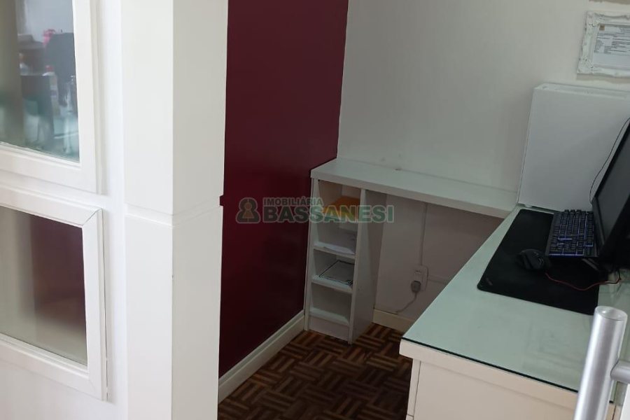 Sala com 33m², no bairro Centro em Caxias do Sul para Comprar