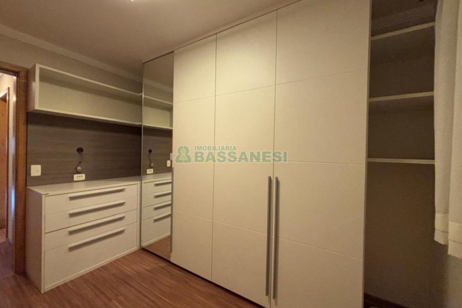 Apto Mobiliado com 120m², 3 dormitórios, 2 vagas, no bairro Panazzolo em Caxias do Sul para Alugar