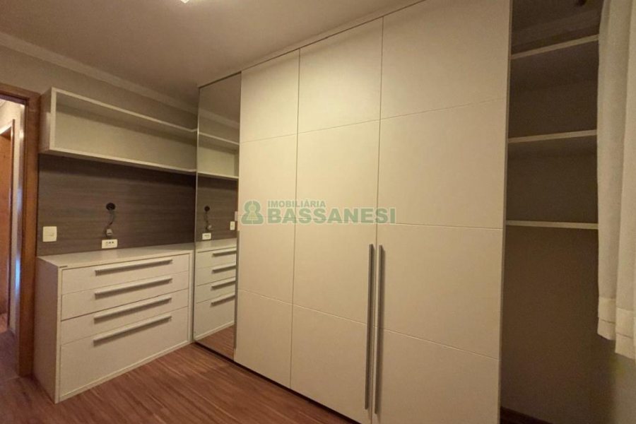 Apto Mobiliado com 120m², 3 dormitórios, 2 vagas, no bairro Panazzolo em Caxias do Sul para Alugar