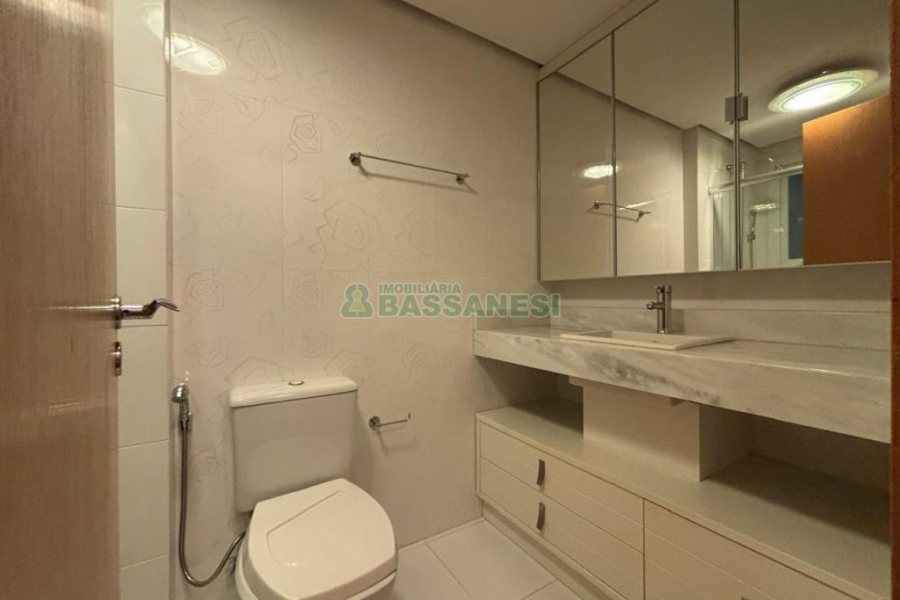 Apto Mobiliado com 120m², 3 dormitórios, 2 vagas, no bairro Panazzolo em Caxias do Sul para Alugar